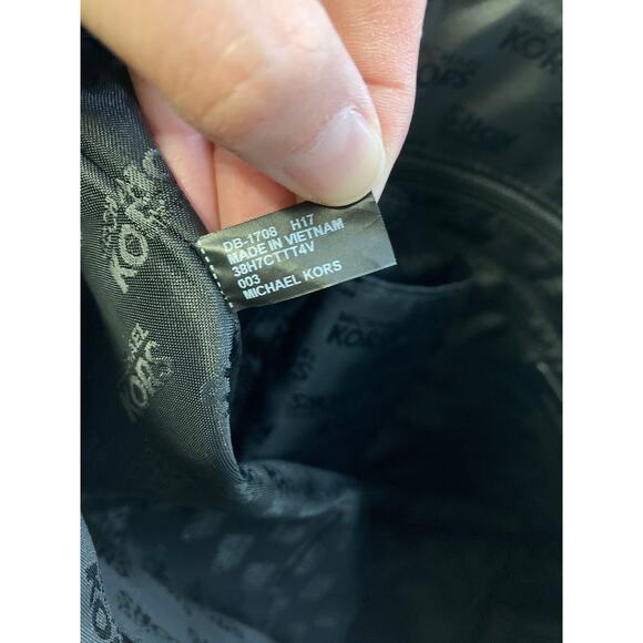 MICHAEL KORS, GRAY BLACK LEATHER SIGNATURE PRINT SHOULDER BAG - Picture 14 of 15